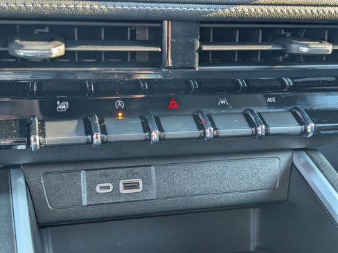 Used 2023 Chevrolet Colorado LT w/ LT Convenience Package image 21