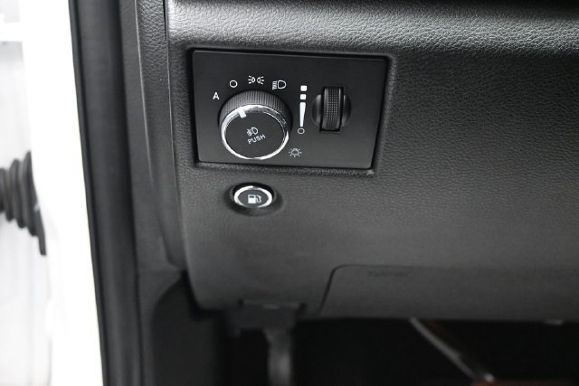 Used 2020 Jeep Grand Cherokee Overland AWD/4WD image 11