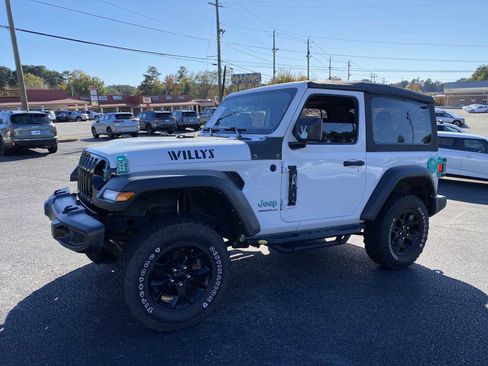 Used 2021 Jeep Wrangler Sport image 9