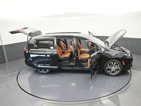 New 2026 Chrysler Pacifica Pinnacle image 70