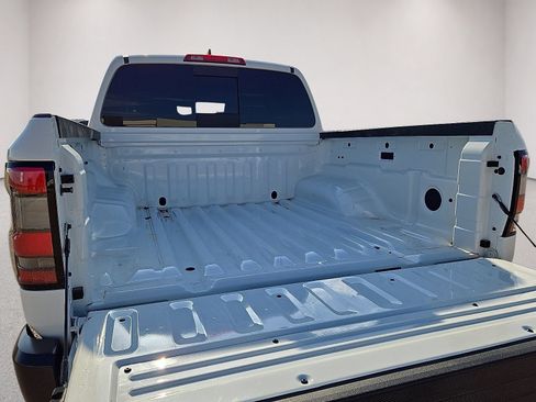Used 2025 Nissan Frontier S AWD/4WD image 13