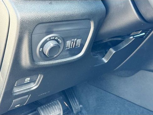 Used 2024 Jeep Grand Cherokee Laredo w/ Luxury Tech Group I RWD image 10