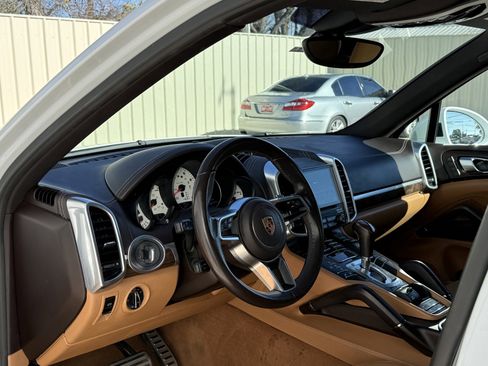Used 2017 Porsche Cayenne S image 17