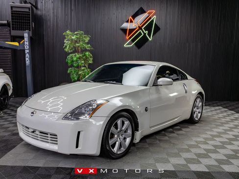 Used 2005 Nissan 350Z Coupe w/ (N93) Cargo Convenience Pkg image 1