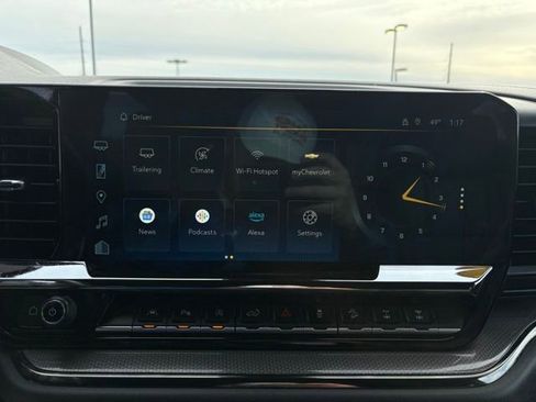 Used 2022 Chevrolet Silverado 1500 ZR2 w/ Technology Package image 17