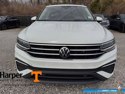 Used 2024 Volkswagen Tiguan SE w/ Panoramic Sunroof Package image 8