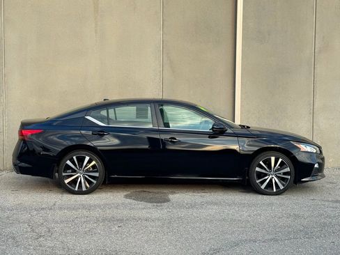 Used 2020 Nissan Altima 2.0 SR image 2