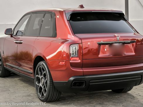 Used 2021 Rolls-Royce Cullinan Black Badge image 10