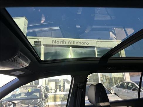 New 2024 Volkswagen Tiguan SE R-Line image 10