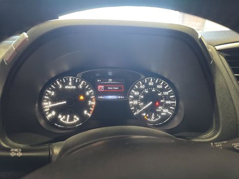 Used 2020 Nissan Pathfinder SL image 10