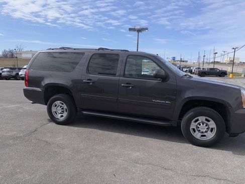 Used 2011 GMC Yukon XL 2500 SLT w/ SLT-2 Equipment Package image 9