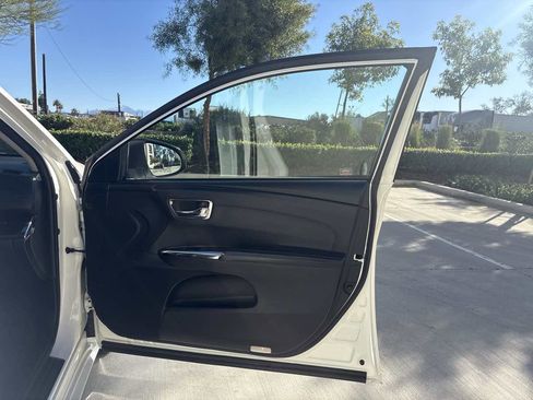 Used 2015 Toyota Avalon XLE image 15