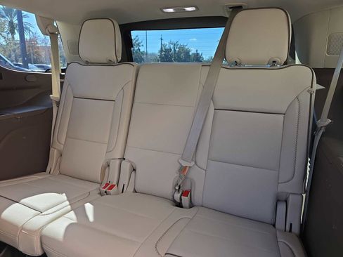 Used 2021 GMC Yukon Denali w/ Denali Premium Package image 9