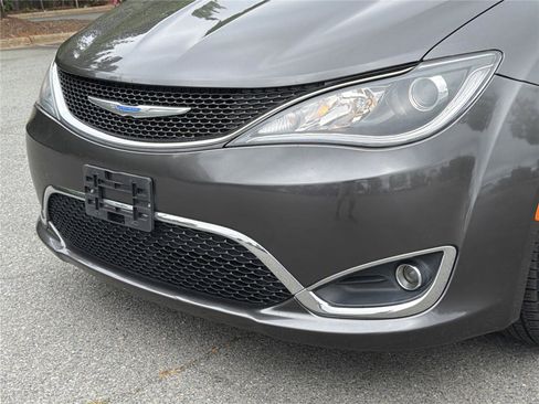 Used 2018 Chrysler Pacifica Touring-L Plus FWD image 35