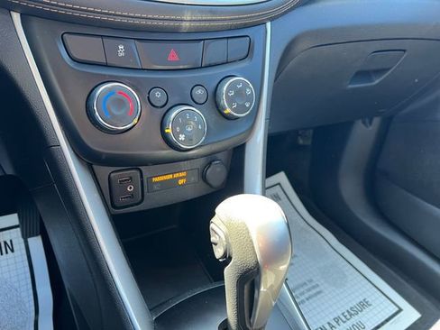 Used 2019 Chevrolet Trax LT w/ LT Convenience Package image 15