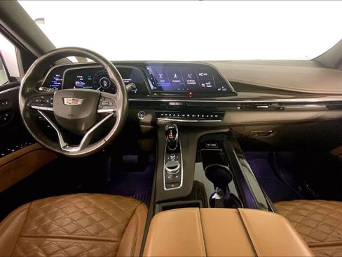 Used 2022 Cadillac Escalade Premium Luxury AWD/4WD image 15