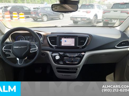 Used 2023 Chrysler Voyager LX FWD image 20
