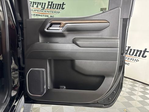 Used 2024 Chevrolet Silverado 1500 LT Trail Boss w/ Dark Appearance Package AWD/4WD image 22