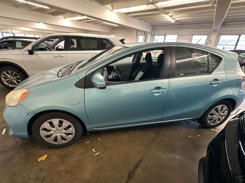 Used 2013 Toyota Prius C Three image 3
