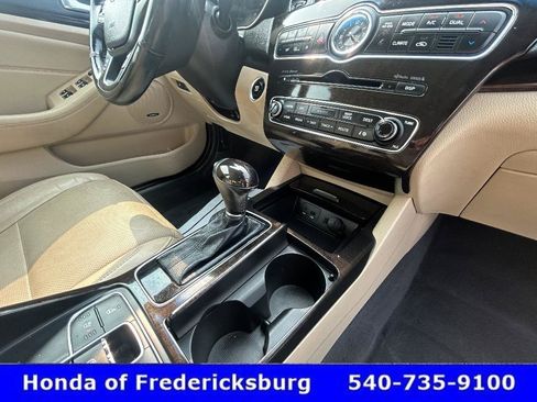 Used 2015 Kia Cadenza Premium w/ Technology Package FWD image 22