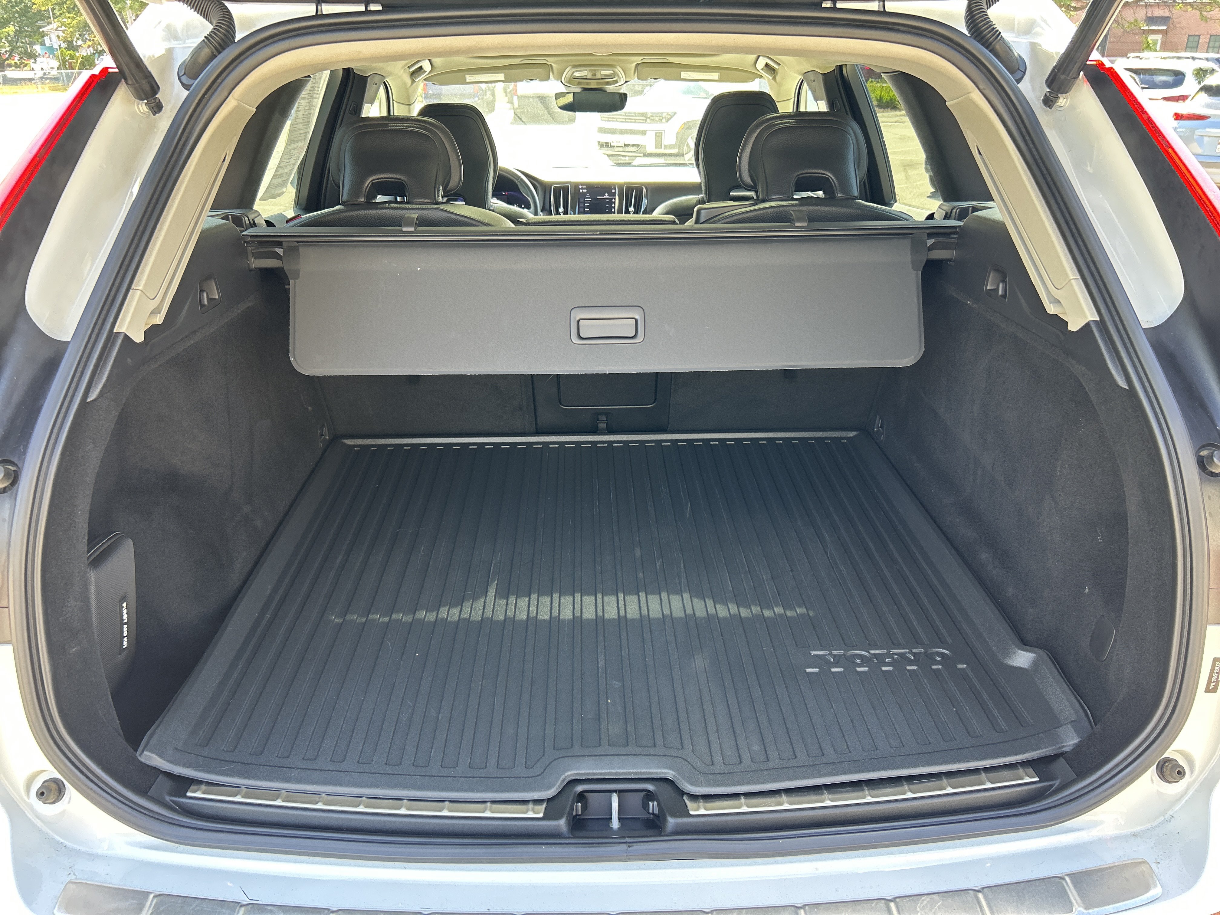 Used 2023 Volvo XC60 B5 Plus w/ Climate Package AWD/4WD image 17
