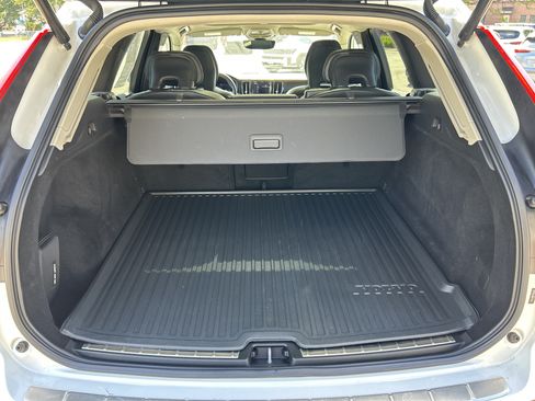 Used 2023 Volvo XC60 B5 Plus w/ Climate Package AWD/4WD image 17