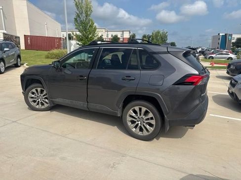 Used 2021 Toyota RAV4 XLE Premium FWD image 5