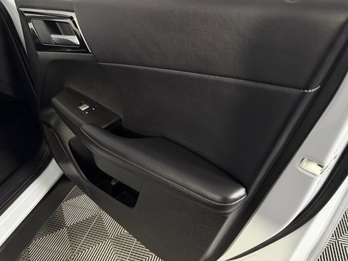 Used 2025 Mitsubishi Outlander SE image 36