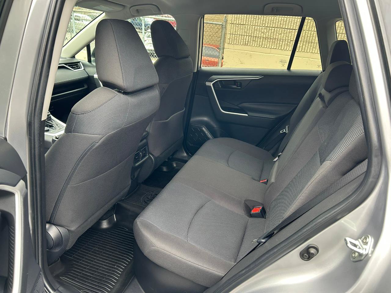 Used 2022 Toyota RAV4 LE AWD/4WD image 10