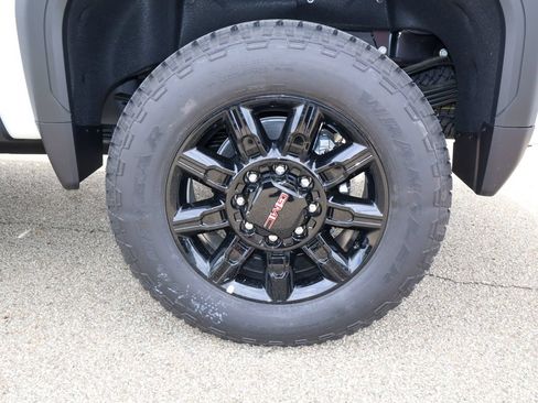 New 2026 GMC Sierra 2500 AT4 w/ AT4 Premium Plus Package AWD/4WD image 39