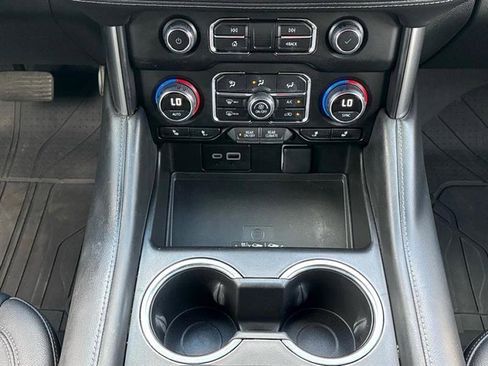 Used 2024 Chevrolet Suburban Z71 w/ Luxury Package image 24