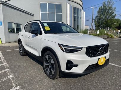 New 2026 Volvo XC40 B5 Plus w/ Protection Package Premier