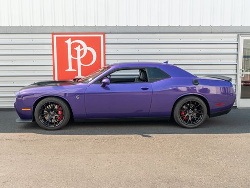 Used 2016 Dodge Challenger SRT Hellcat RWD image 40