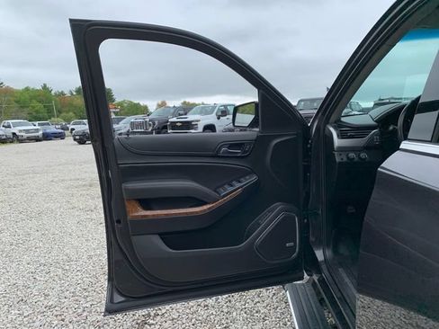 Used 2018 Chevrolet Suburban Premier AWD/4WD image 17