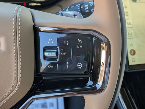 Used 2025 Land Rover Range Rover Sport Dynamic SE image 18