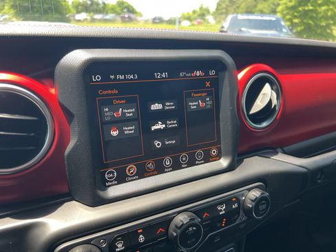 Used 2021 Jeep Gladiator Rubicon AWD/4WD image 17