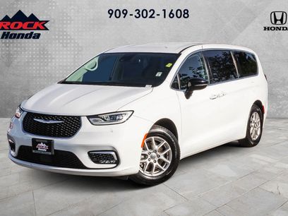 Used 2024 Chrysler Pacifica Touring-L