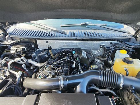 Used 2017 Ford Expedition EL Platinum image 11