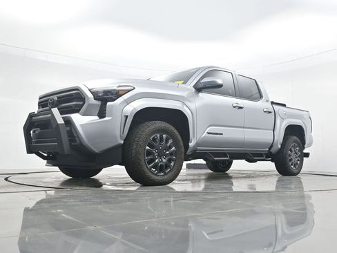 Used 2025 Toyota Tacoma SR5 AWD/4WD image 24