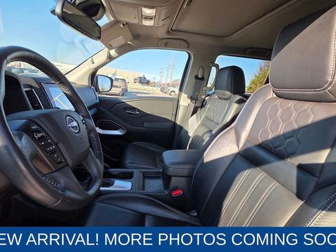 Used 2022 Nissan Frontier SV w/ SV Premium Package image 11