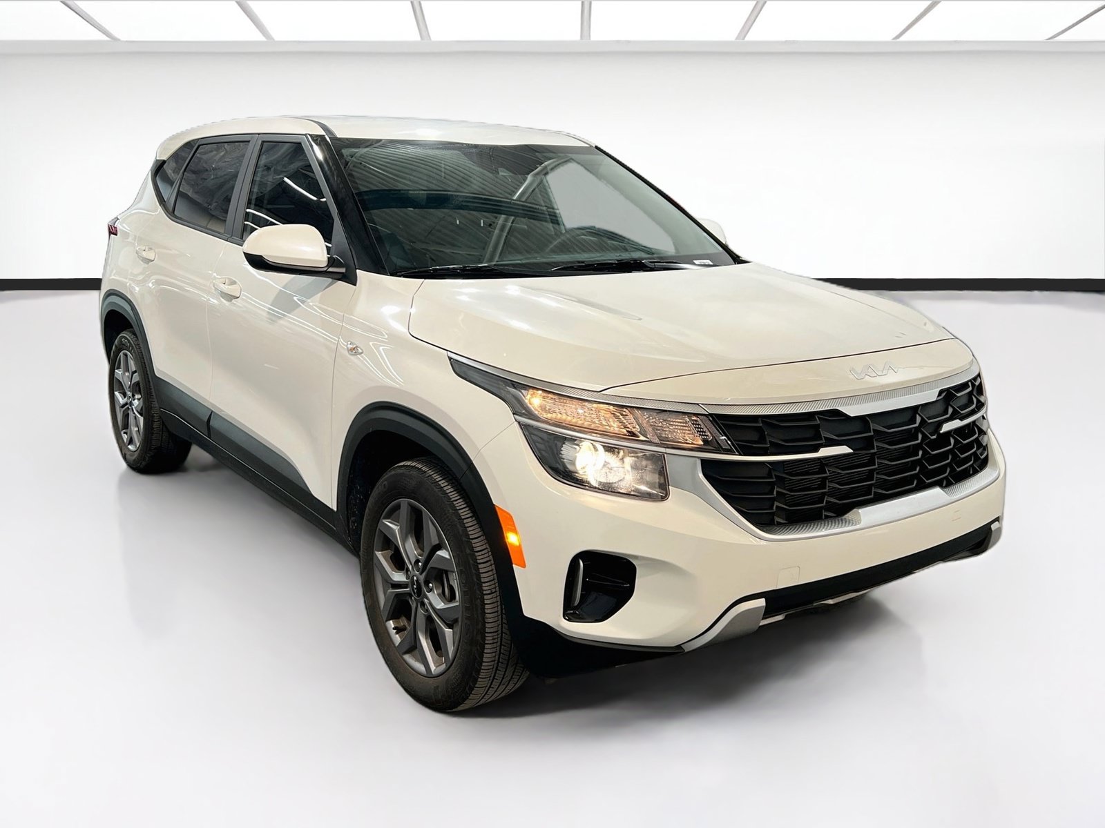Used 2025 Kia Seltos LX AWD/4WD image 3