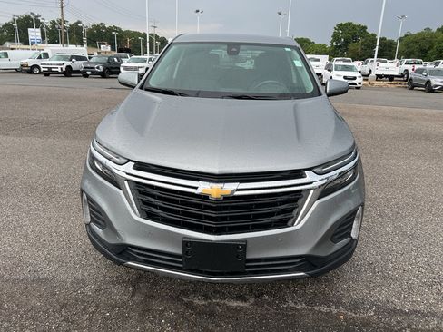 Used 2024 Chevrolet Equinox LT AWD/4WD image 2