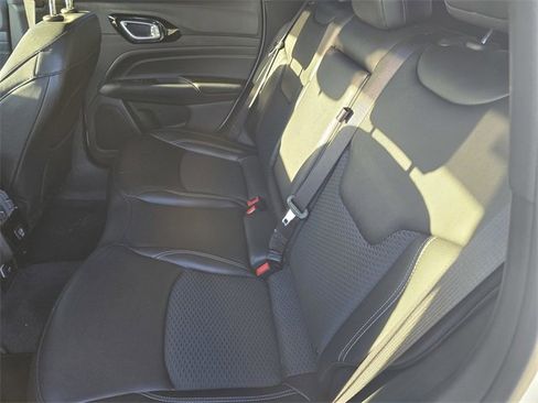 Used 2023 Buick Encore GX Select image 11