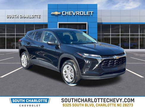 Used 2024 Chevrolet Trax LS image 1