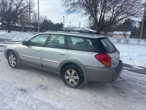 Used 2005 Subaru Outback 2.5i Limited image 3