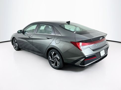 Used 2025 Hyundai Elantra Limited FWD image 5