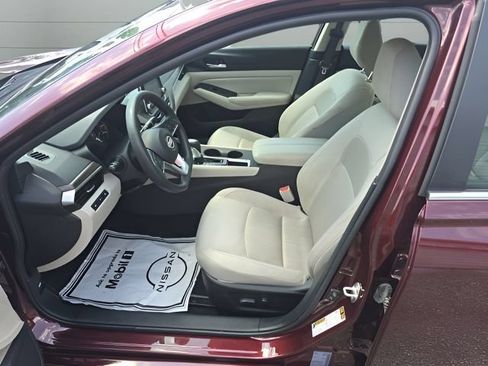 Certified 2025 Nissan Altima 2.5 SV FWD image 11