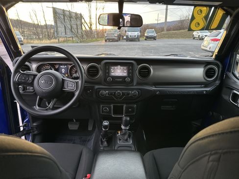 Used 2018 Jeep Wrangler Unlimited Sport image 14