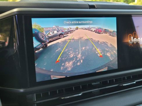 Used 2025 Jeep Wrangler Unlimited Sahara image 21