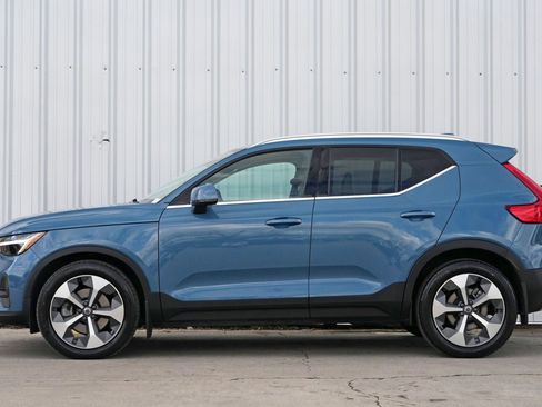 Used 2023 Volvo XC40 B5 Ultimate image 8